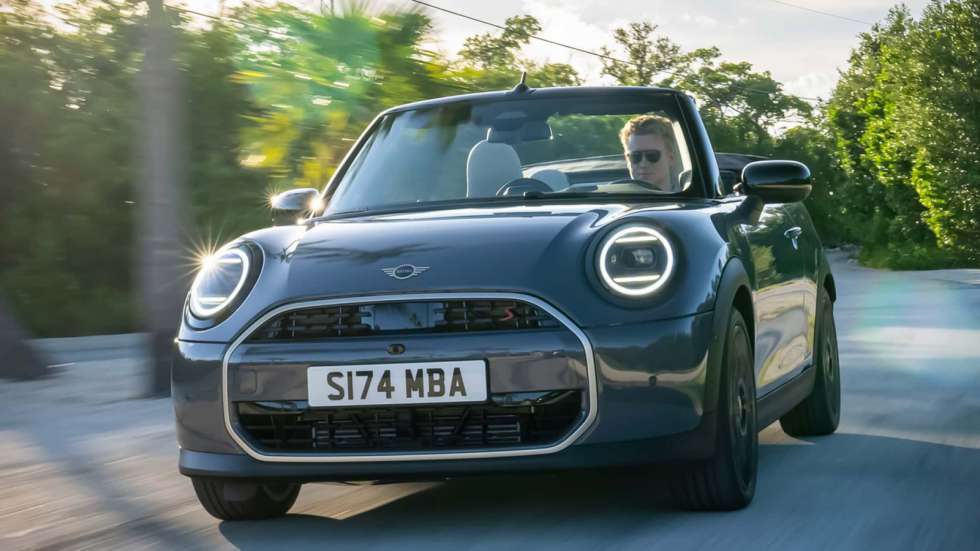 Ανανεώθηκε και παρουσιάστηκε το MINI Cooper Cabrio